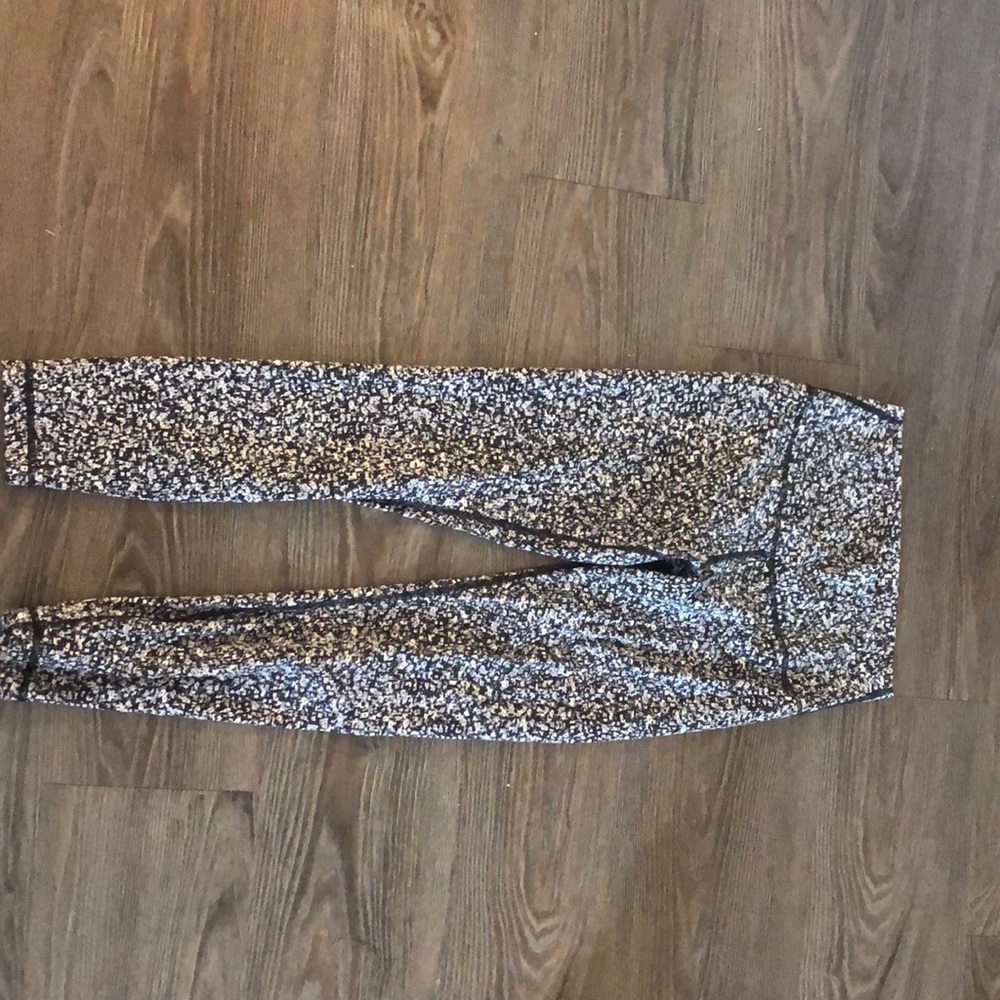 lulu lemon 3/4 length athletic leggings